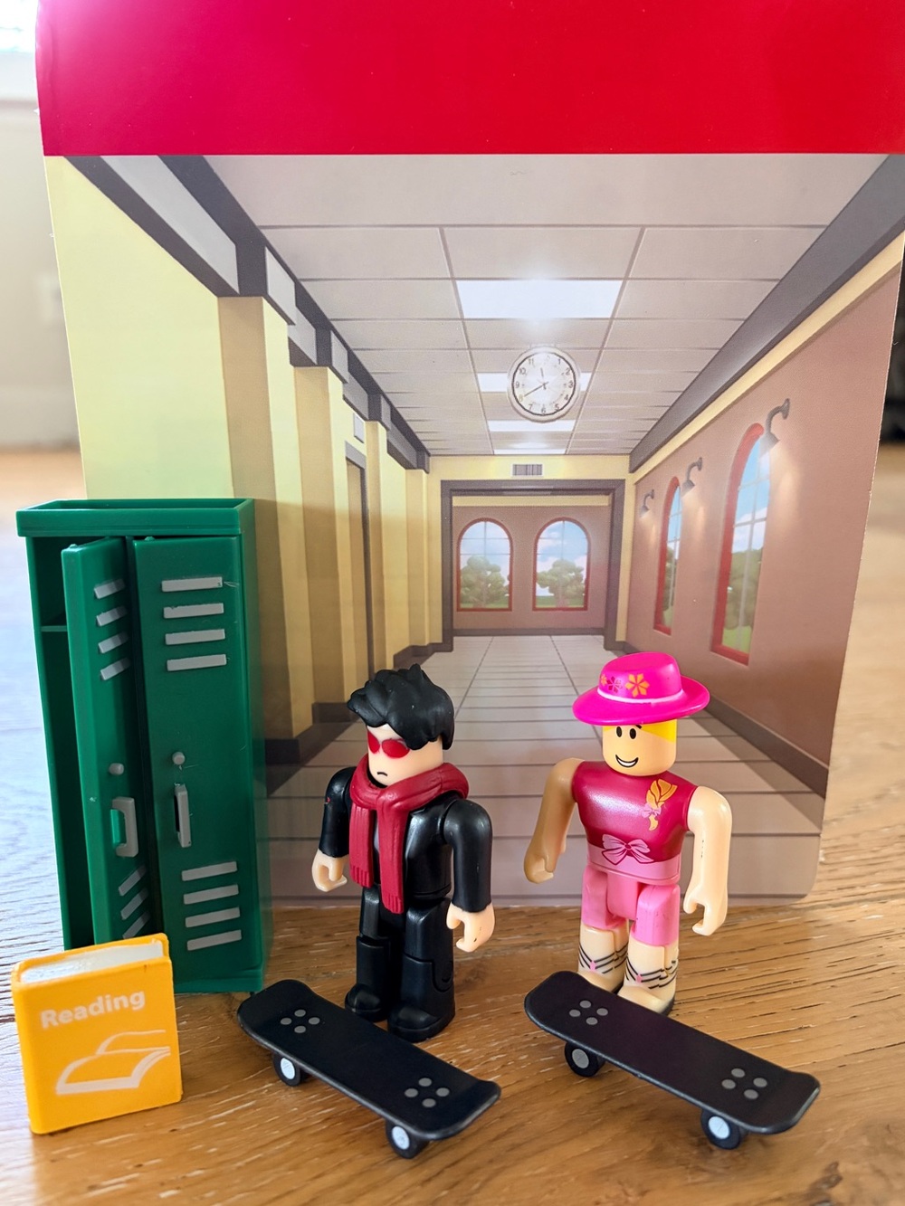 ROBLOX SERIES 1: Roblox High School-like new!!